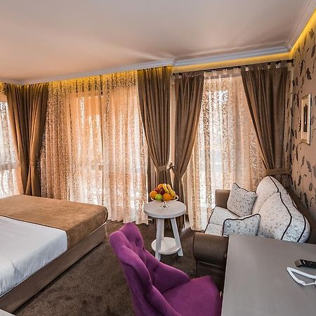 8 1/2 Art Guest House Plovdiv Phòng bức ảnh