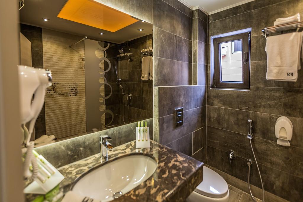 8 1/2 Art Guest House Plovdiv Phòng bức ảnh