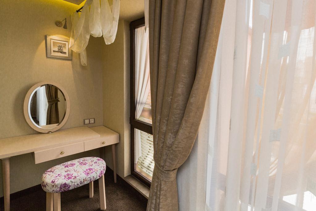 8 1/2 Art Guest House Plovdiv Phòng bức ảnh