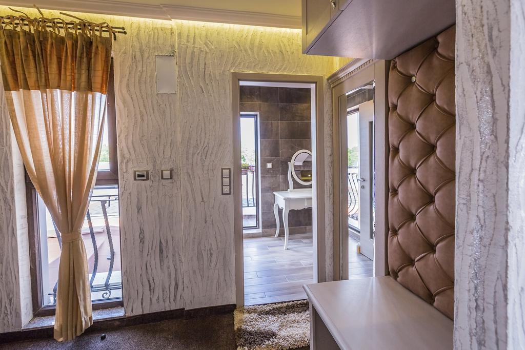 8 1/2 Art Guest House Plovdiv Phòng bức ảnh