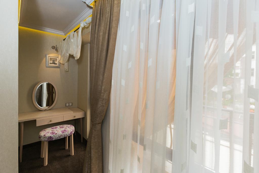 8 1/2 Art Guest House Plovdiv Phòng bức ảnh