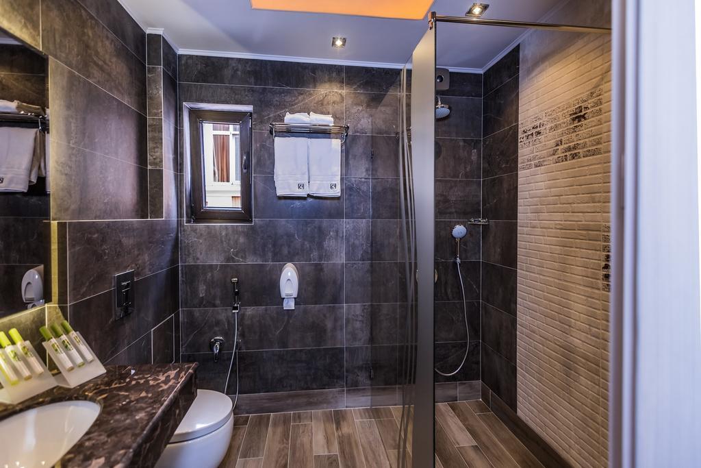 8 1/2 Art Guest House Plovdiv Phòng bức ảnh