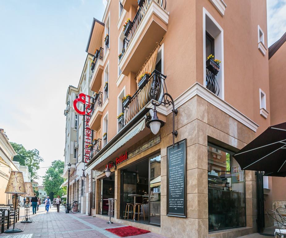 8 1/2 Art Guest House Plovdiv Ngoại thất bức ảnh