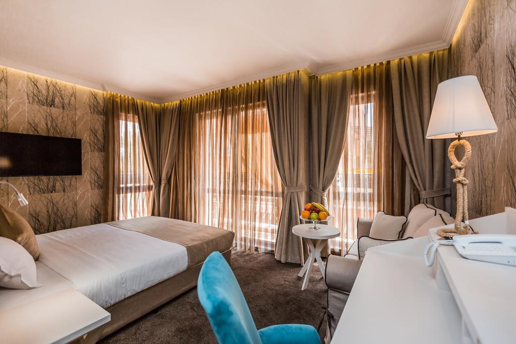 8 1/2 Art Guest House Plovdiv Phòng bức ảnh