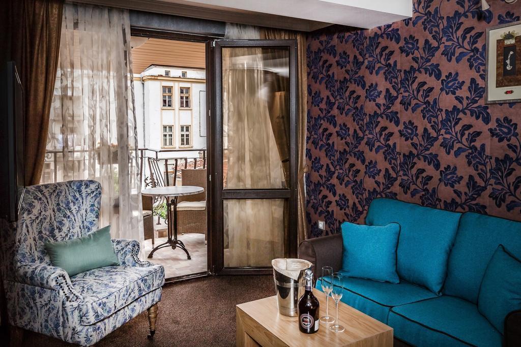 8 1/2 Art Guest House Plovdiv Ngoại thất bức ảnh