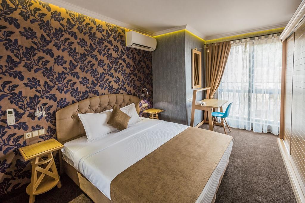 8 1/2 Art Guest House Plovdiv Ngoại thất bức ảnh