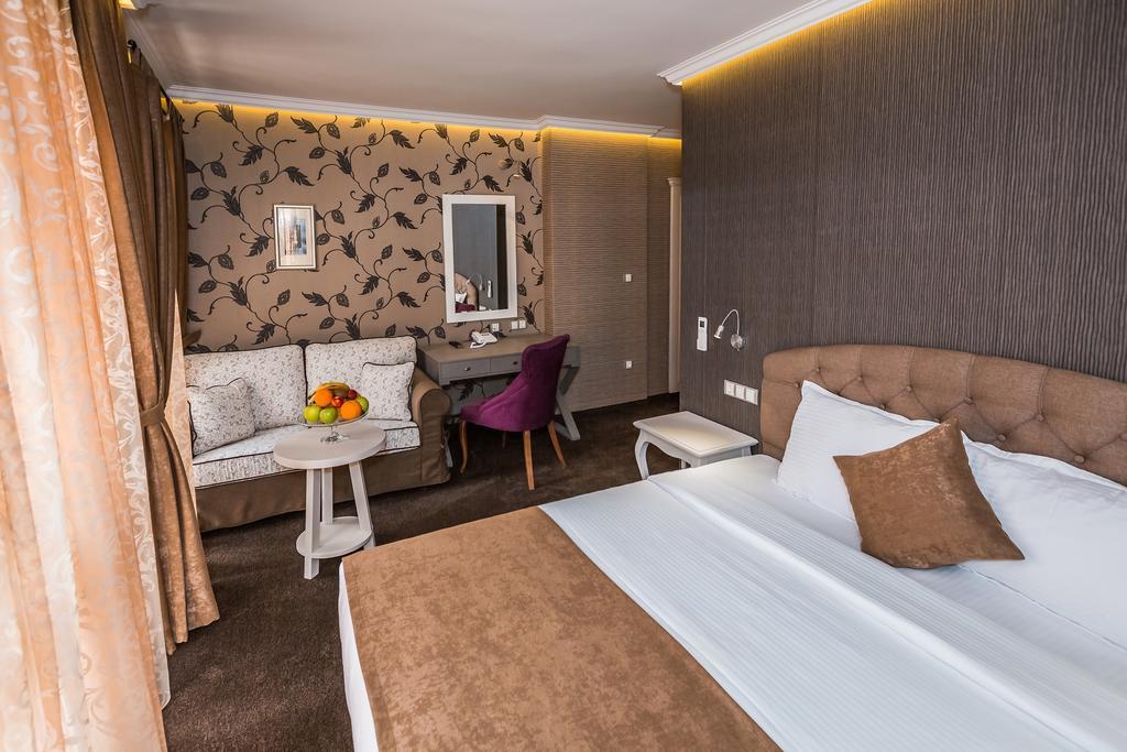 8 1/2 Art Guest House Plovdiv Phòng bức ảnh