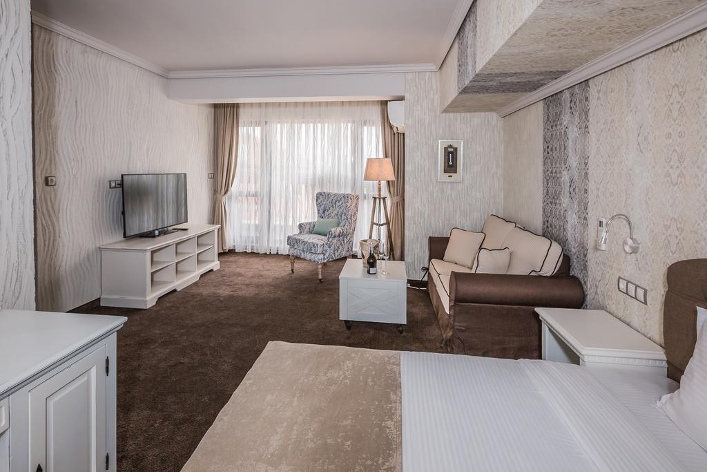 8 1/2 Art Guest House Plovdiv Phòng bức ảnh
