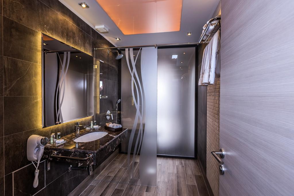 8 1/2 Art Guest House Plovdiv Phòng bức ảnh