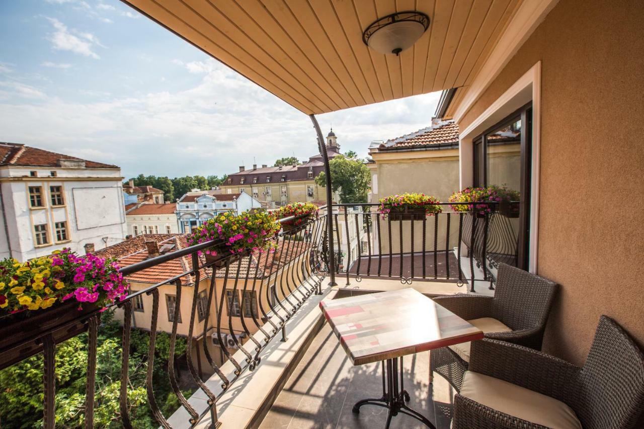 8 1/2 Art Guest House Plovdiv Ngoại thất bức ảnh